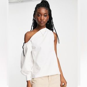 IN THE STYLE One Shoulder Single Sleeve Cut Out Poplin Top in White